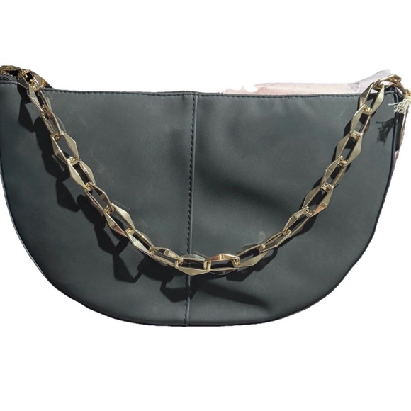 Universal Thread Handbags - Little Black Shoulder Bag fashion purse with Gold Chain NWT super cute!
